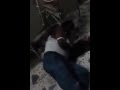 بالفيديو : عائلة سعودية تضبط الخادمة مع حبيبها في المنزل...شاهد ماذا فعلوا معهما