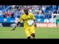 لاعب غاني ياكل قطعة بيتزا بعد تسجيله هدف - فيديو