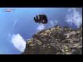 عرض أزياء بالمظلات يجذب اهتماما كبيرا