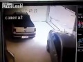 بالفيديو.. لم ينتبه السائق للطفل فماذا حصل؟