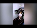 فيديو رضيع صيني يحترف الركض على آلة الجري