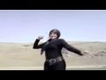 فيديو يحصد آلاف المشاهدات في يوم واحد لامرأة ايرانية تحتفل راقصة بخلعها الحجاب