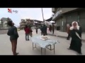 شاهد فيديو.. فرحة أهالي حلب لعدم انفجار أحد البراميل المتفجرة بعد سقوطها من طائرة سورية