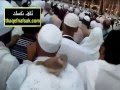 فيديو ...لحظات مذهلة لعصفور يستقر على رأس حاج ويطوف معه