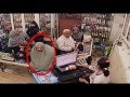 سيدة محجبة تسرق من الصيدلية بطريقة إحترافية
