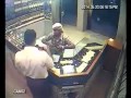 شاهد لحظة قتل صاحب محل ذهب بعد سرقة عقد ثمين