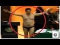 بالفيديو : نائب مكسيكي يقف "عارياً" أمام برلمان دولته احتجاجاً !