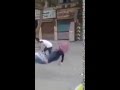 القاهرة: بالفيديو.. شباب يتحرشون بفتاة.. ويسقطونها أرضا