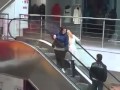 فتاة في أحد المراكز التجارية ... برافو عليها