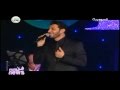 معجبة أهدت إليسا عقداً من الماس..فيديو