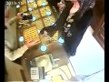 شاهد بالفيديو امرأة تبتلع خاتم ذهب لسرقته
