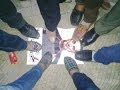 مفاجأة...حرق صور باسم يوسف ودهسها بالأقدام أمام مسرح راديو