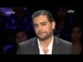 معجبة تفاجئ هاني سلامة وتقبّله على الهواء