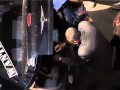 بالفيديو.. من مصر .. شخص يوزع نقودًا من "شوال" على شباب بأحد الشوارع