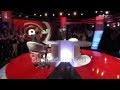 وفاء الكيلاني تخلع حذاءها على الهواء لعدم احراج محمد هنيدي عند السلام عليه