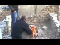 بالفيديو.. سورى من دمشق محاصر يأكل قطة