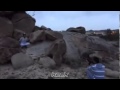 لقطة مجنونة .. سعودي يطلق رصاصة كلاشنكوف ليصيب علبة مشروب من على رأس صديقه
